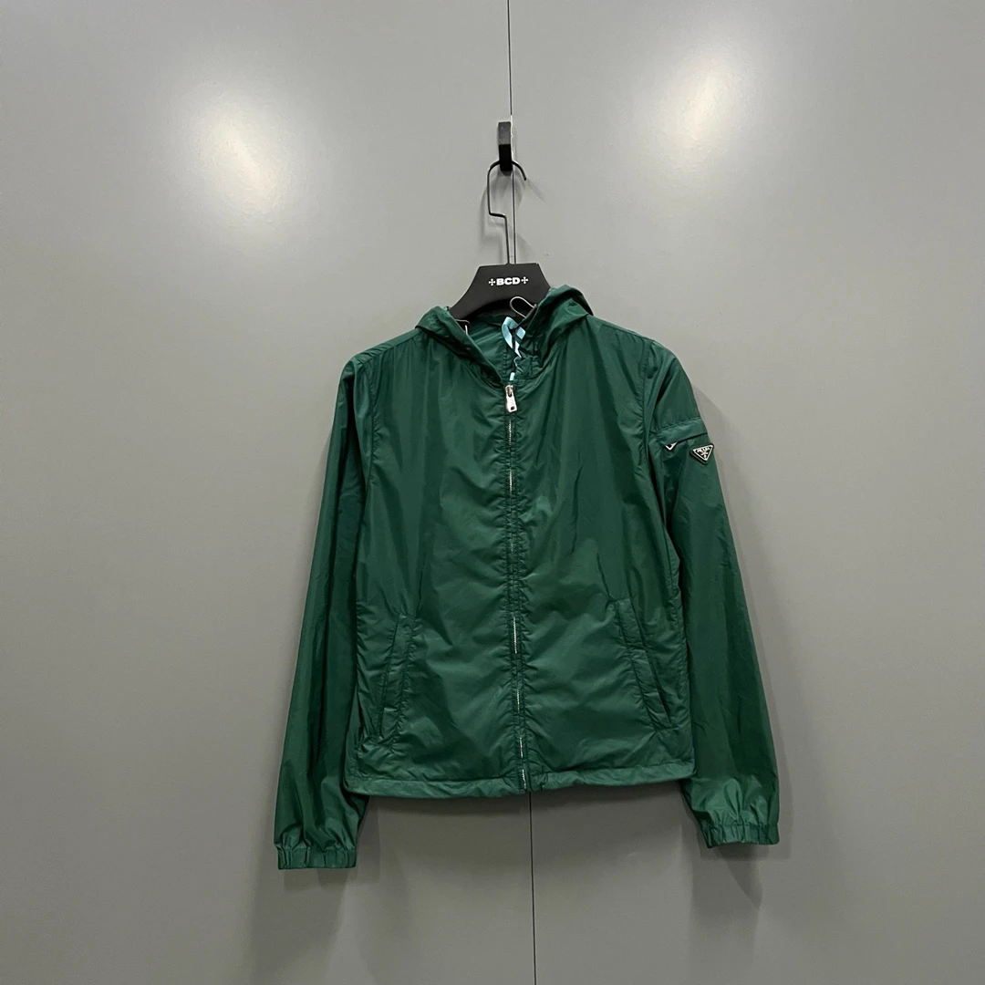 PRADA 普拉达 绿色三角标logo尼龙外套 40码/95新公价14500无配件