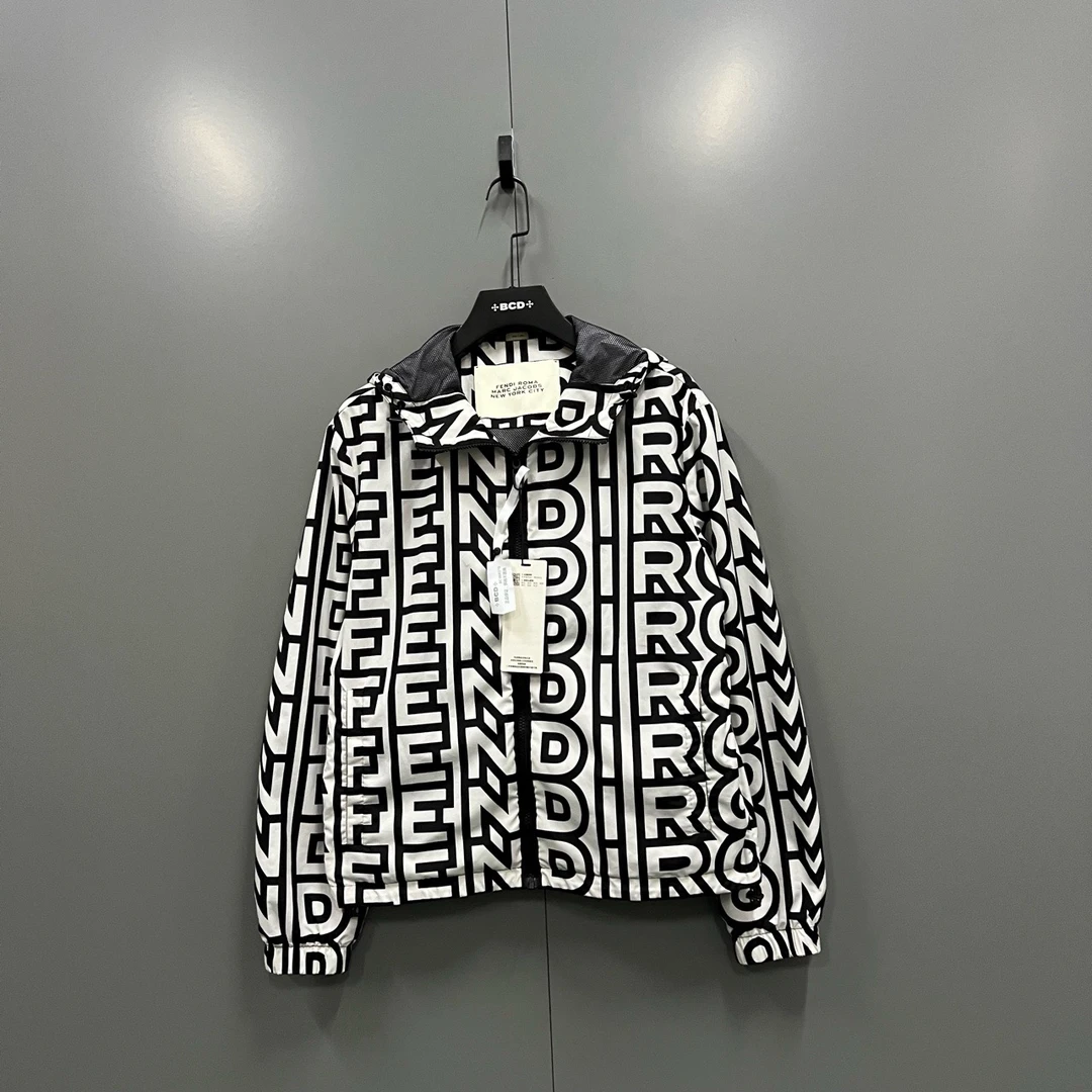 FENDI 芬迪 Roma胶囊系列 满印字母logo拉链外套 44码/95新/公价1
