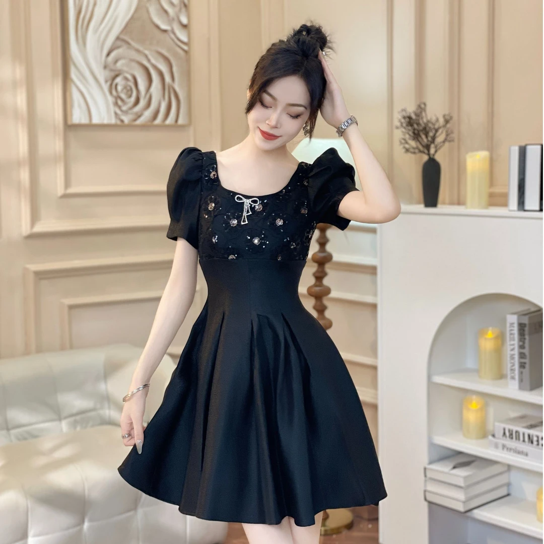 【蝴蝶仙子】短款夏季小众名媛方领设计感显瘦气质小黑裙 70360