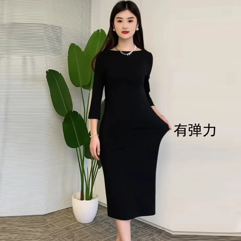 商场同款2025春夏款通勤圆领中袖包臀连衣裙收腰显瘦高端小黑裙子