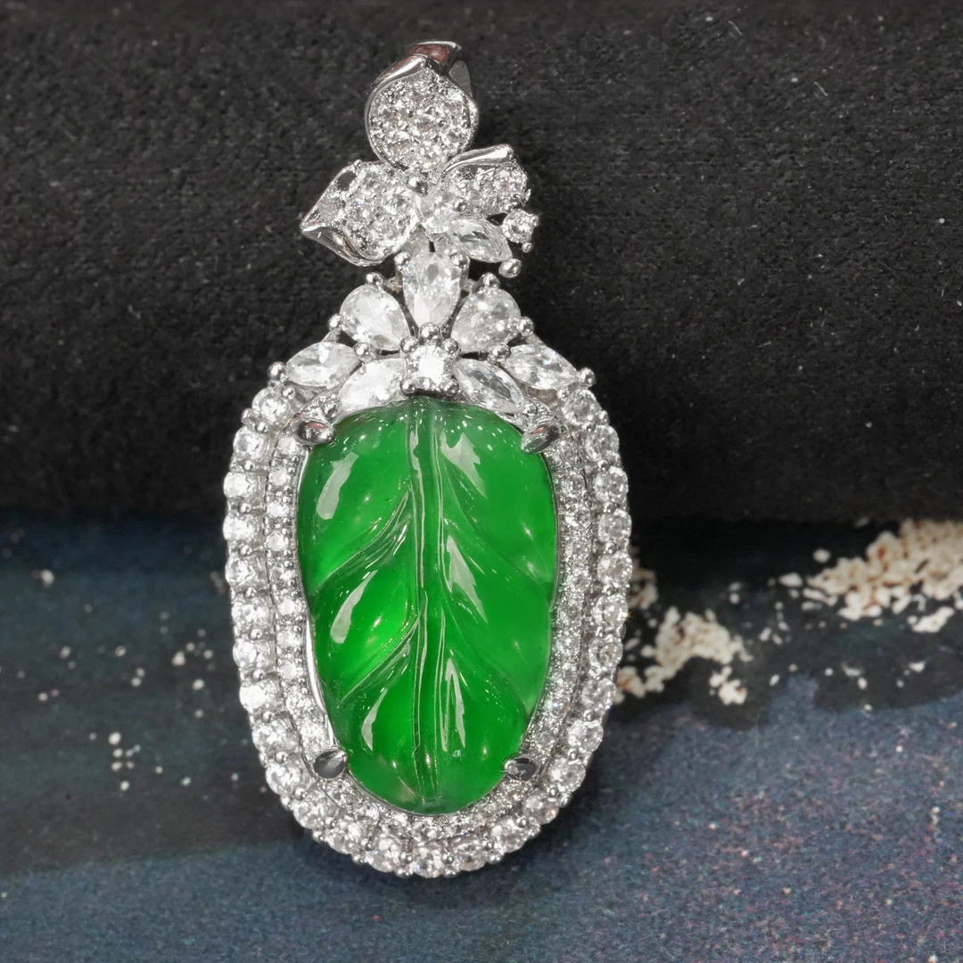 天然A货翡翠叶子吊坠吊坠翡翠吊坠气质精致镶嵌精美豪华多样性发