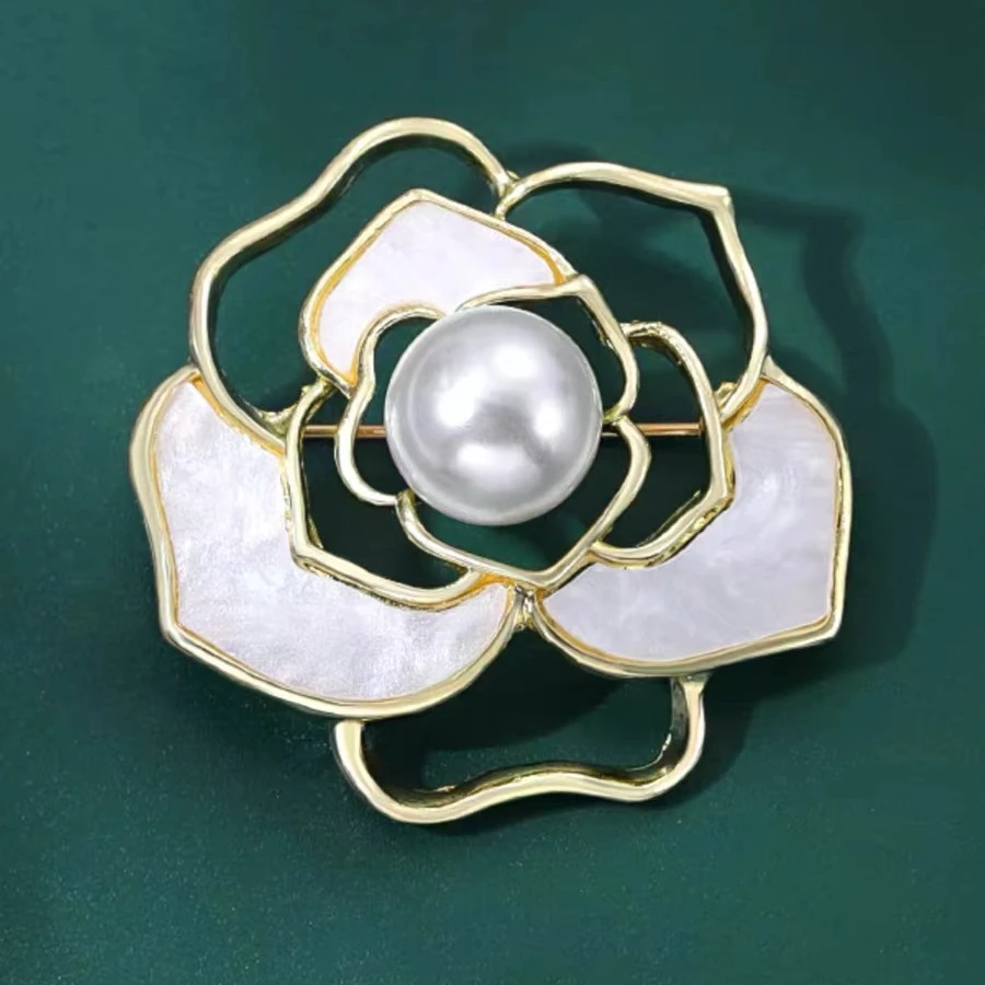 铜合金胸针 2025新款经典山茶花胸针小香风白色轻奢高档时尚百搭