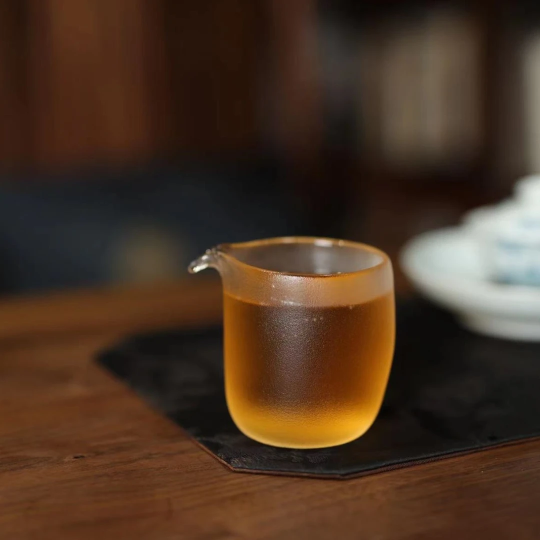 （神工妙造）缘石台熔炼水晶公道杯/为君倾/分茶器210cc