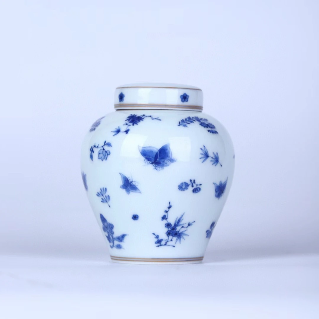（神工妙造）小愚斋/青花折枝花蝶小盖罐
