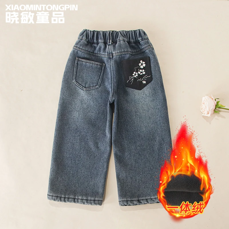 花朵绣花后口袋牛仔裤3C3703