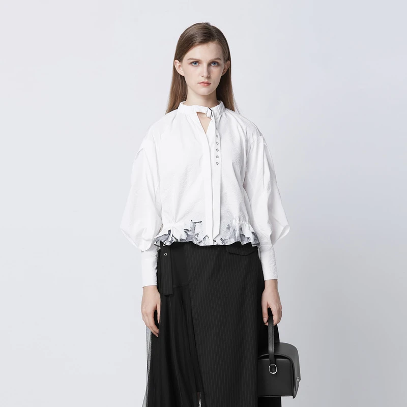 S·DEER圣迪奥女装时尚休闲V领抽绳水墨印花白色长袖衬衫S21380523