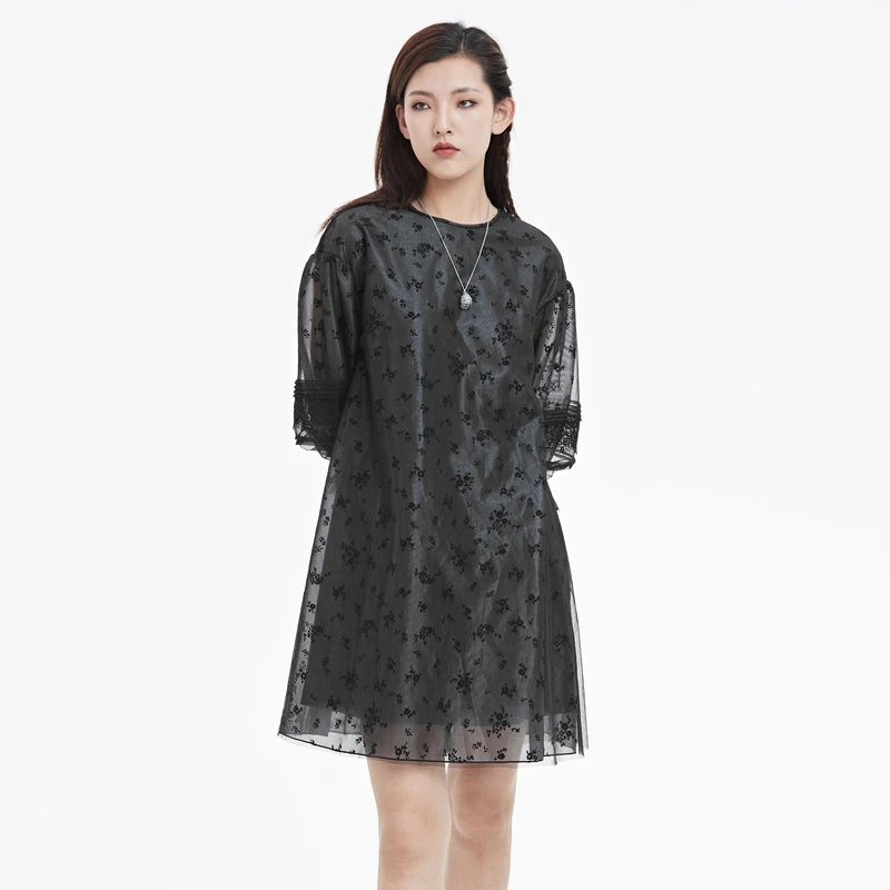 圣迪奥蕾丝气质黑色时尚设计师圆领糖果袖连衣裙 S222Z1284