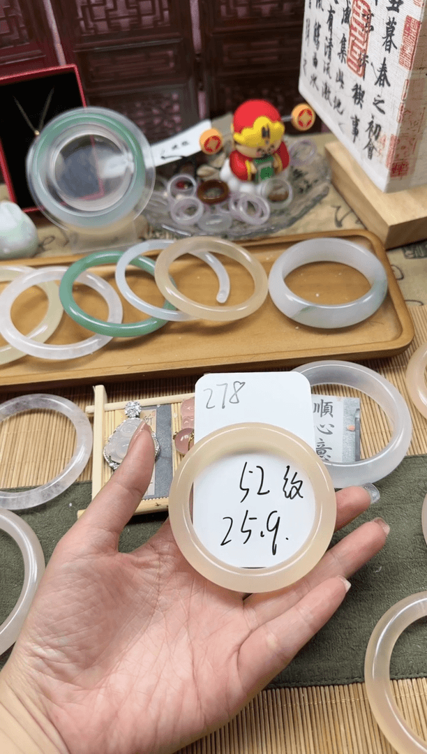 【闪购商品】石英质玉手镯未镶嵌278