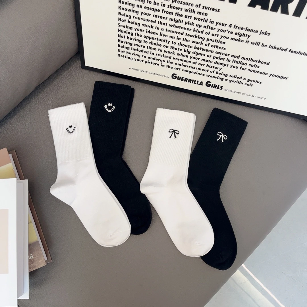 【4 双装】简约百搭韩版笑脸蝴蝶结刺绣女袜外穿显瘦可搭鲨鱼裤袜子