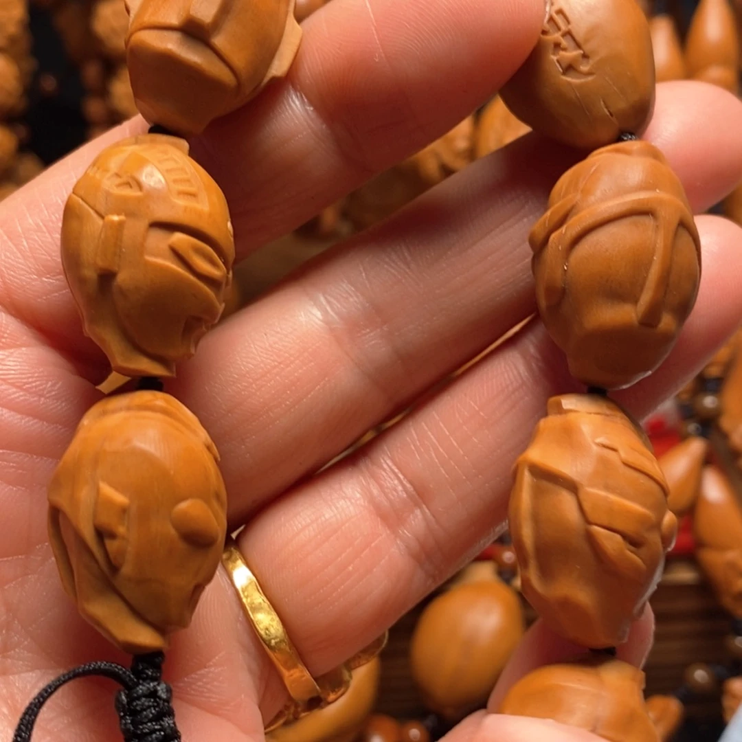 橄榄核吊坠S****e奥特曼