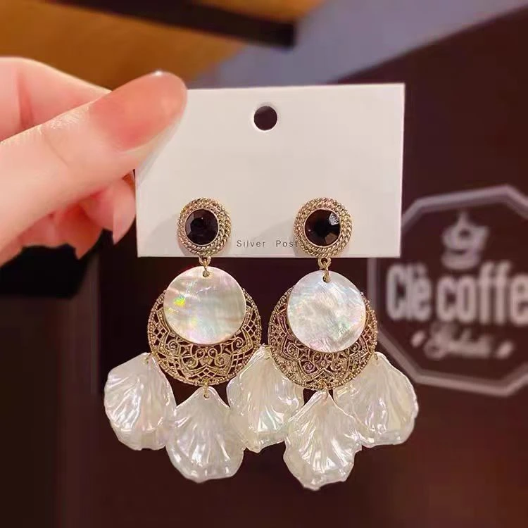 合金耳饰 法式复古气质圆形贝壳新款女高级感大气夸张耳钉耳饰ins