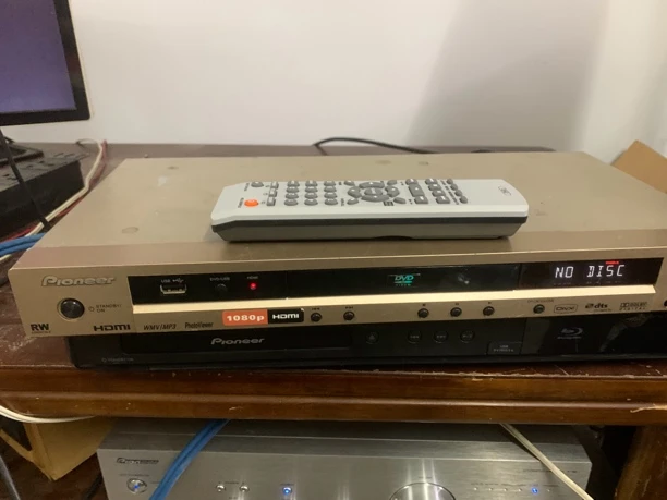 9新  先锋DVD机，带摇控，不包邮