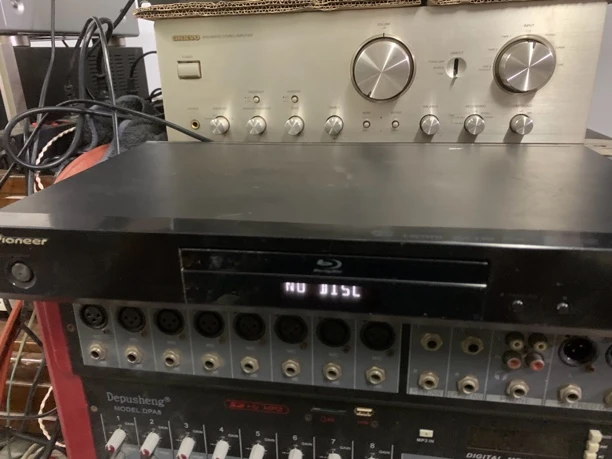 9新  先锋180蓝光机，没摇控器，不包邮