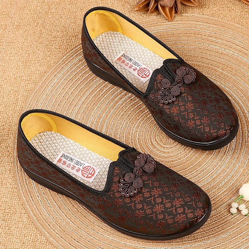 老北京布鞋女新款奶奶鞋小脚33码老人防滑平底软底大码中老年妈妈