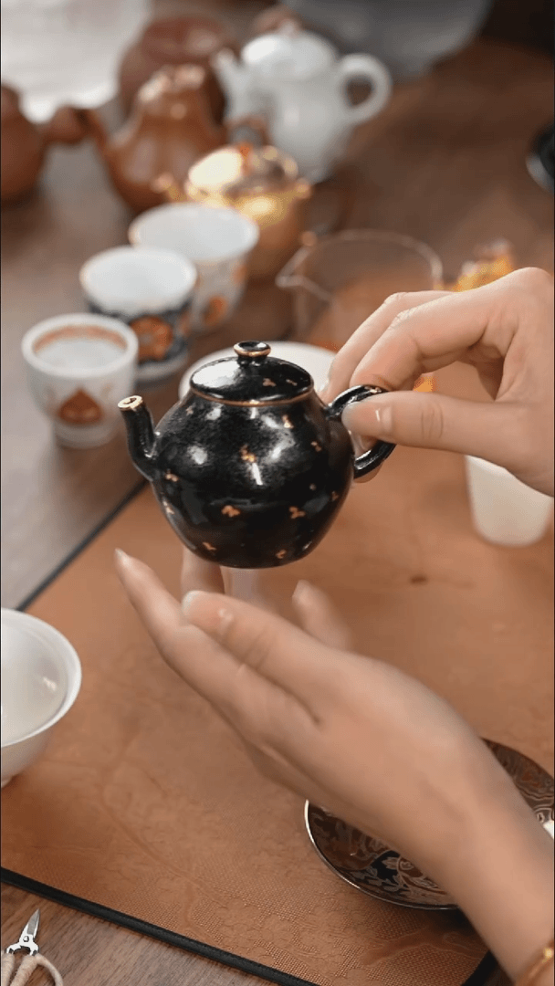【闪购商品】瓷摆件小壶