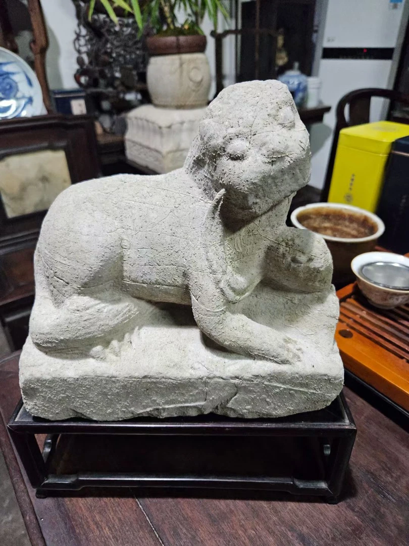 宋代老太湖石卧狮