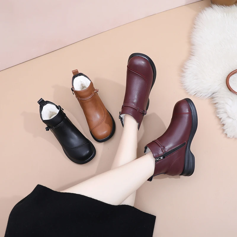 2025冬季妈妈棉鞋防滑软底中老年保暖厚底短靴真皮加绒老年棉鞋