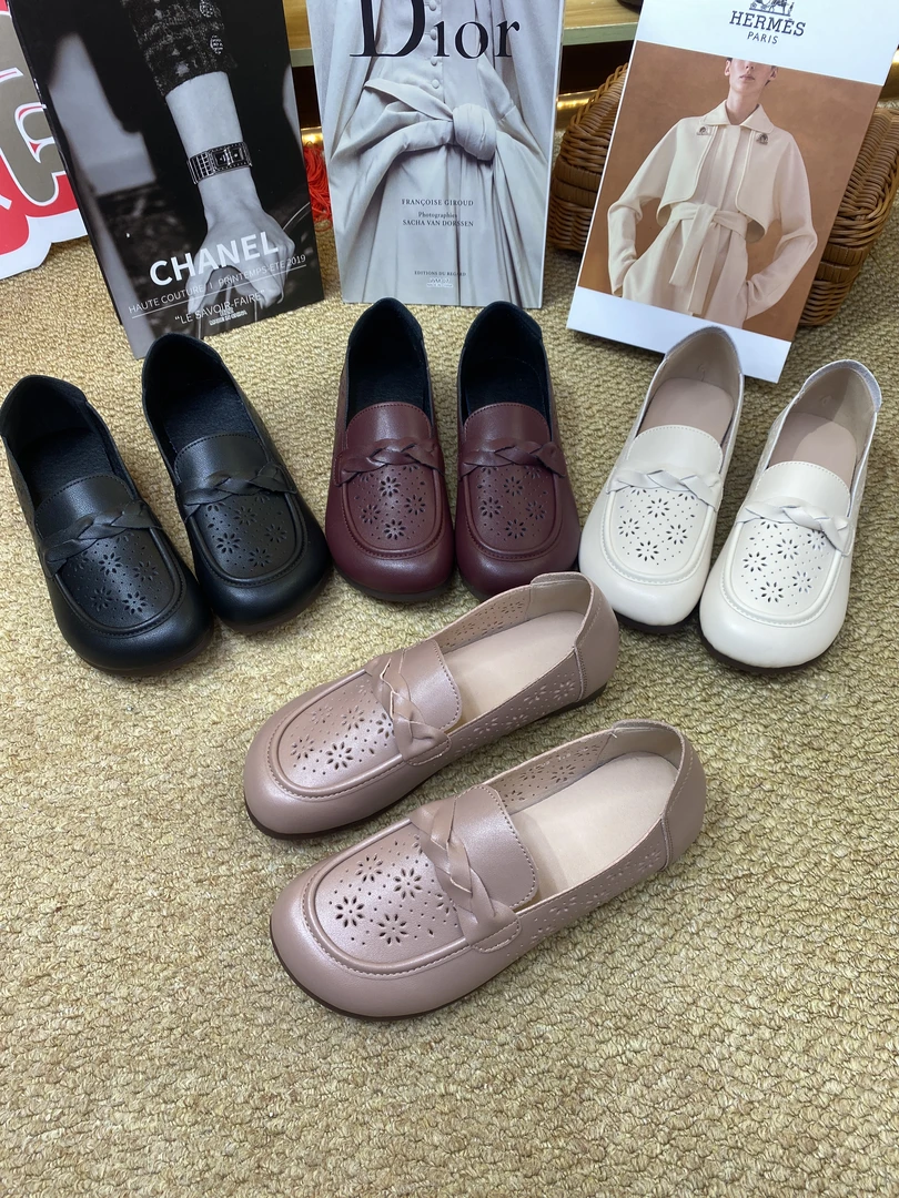 妈妈凉鞋新款软底夏季透气镂空洞洞鞋防滑牛筋底中老年软面乐福鞋