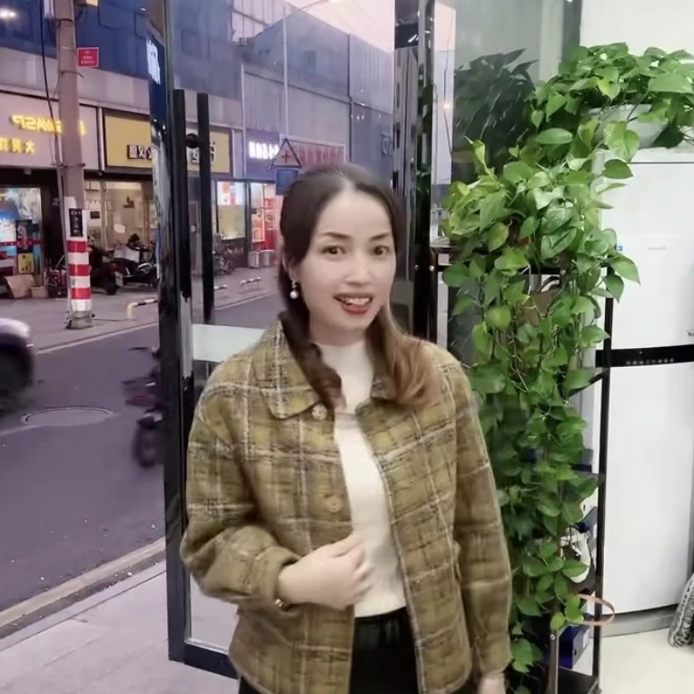 2023挌子双面呢短外套