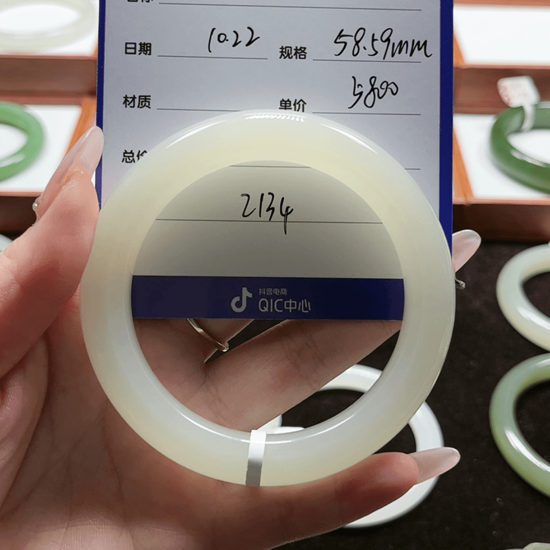 【闪购商品】和田玉手镯未镶嵌V****u