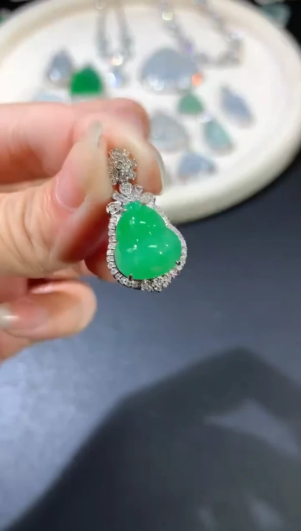 【闪购商品】翡翠吊坠(不含链)18K金镶嵌Z208|6800