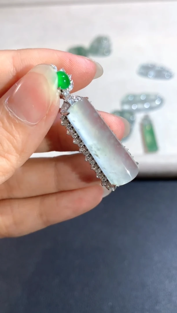 【闪购商品】翡翠吊坠(不含链)18K金镶嵌A364|35000