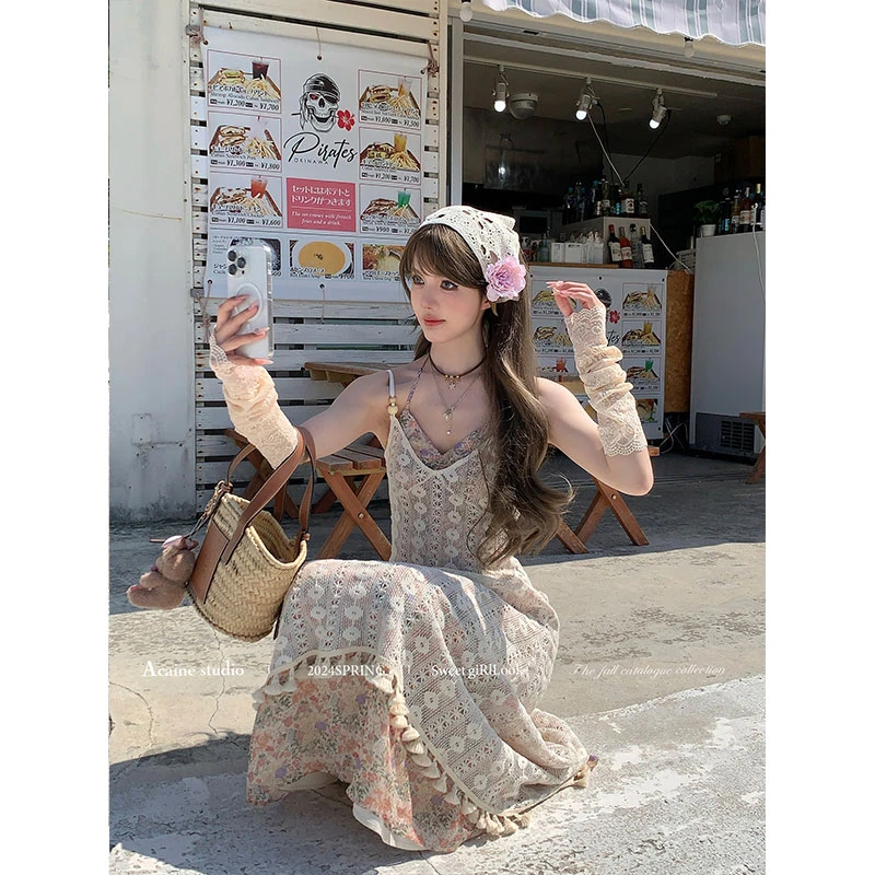Acaine 春田花宴 v领碎花收腰挂脖连衣裙女夏季法式小个子a字裙子