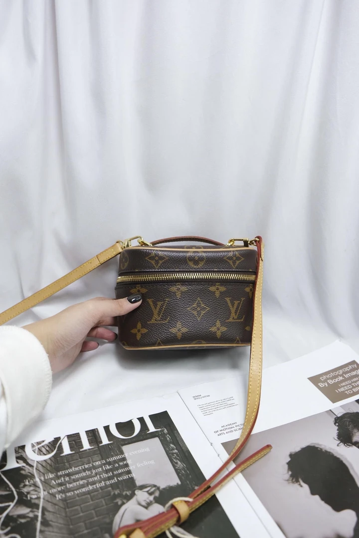 95新 LouisVuitton/路易威登 5186 特惠品老花nano nice芯片款