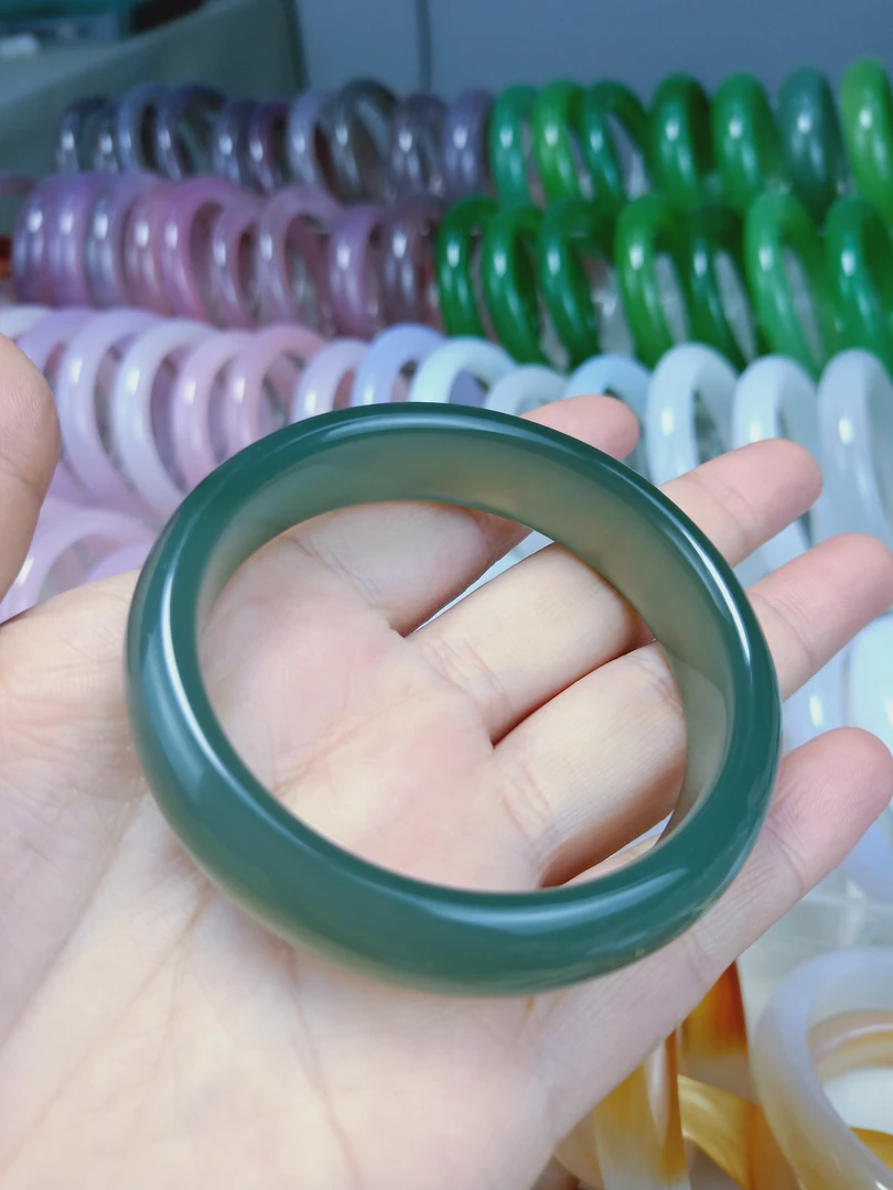 深绿色玉髓手镯百搭款