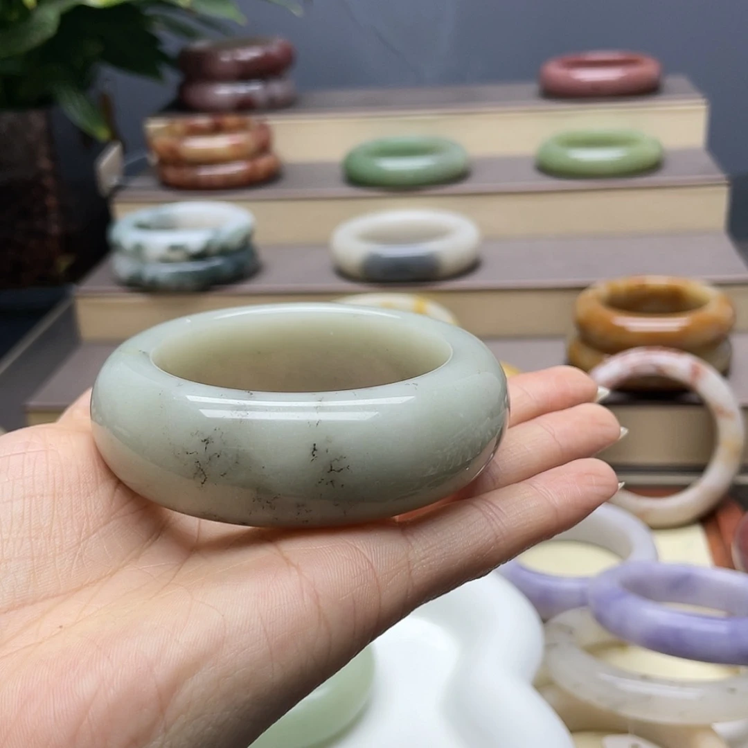 【闪购商品】石英质玉手镯未镶嵌跳**妈