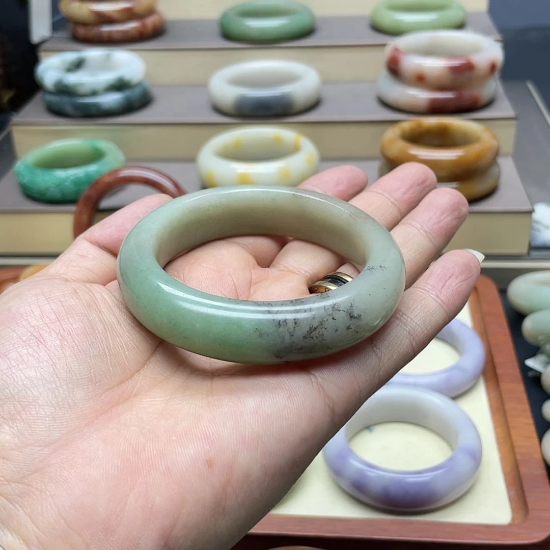 【闪购商品】石英质玉手镯未镶嵌阿*