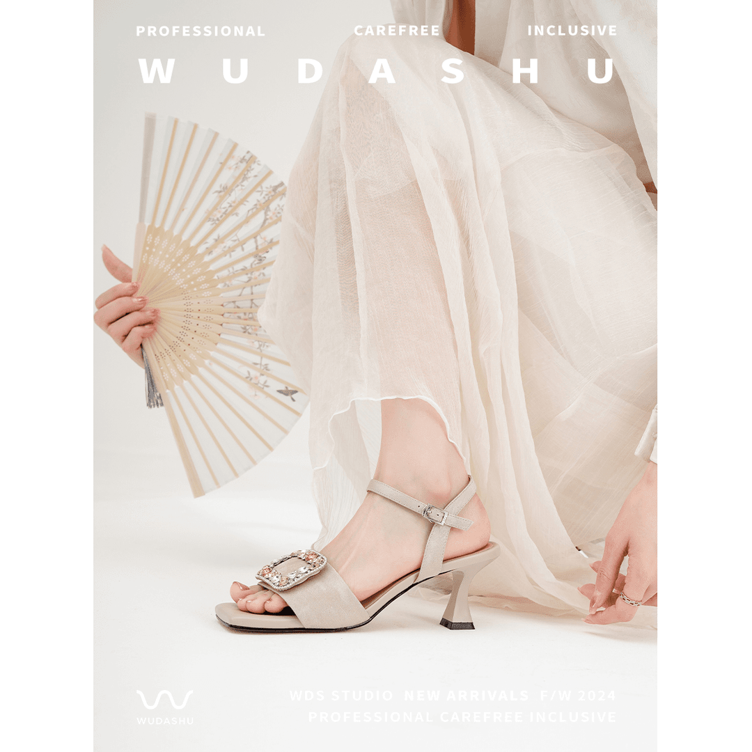 吴大叔新中式国风一字带方扣水钻凉鞋女2024夏季新款配裙子高跟鞋