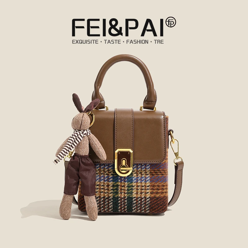 2024新款女士包包（送挂件）时尚流行秋冬锁扣斜挎百搭格纹单肩包