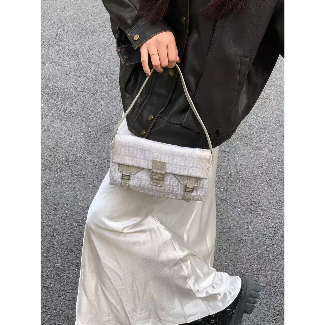 95新 FENDI/芬迪 肥肥中古/单肩包