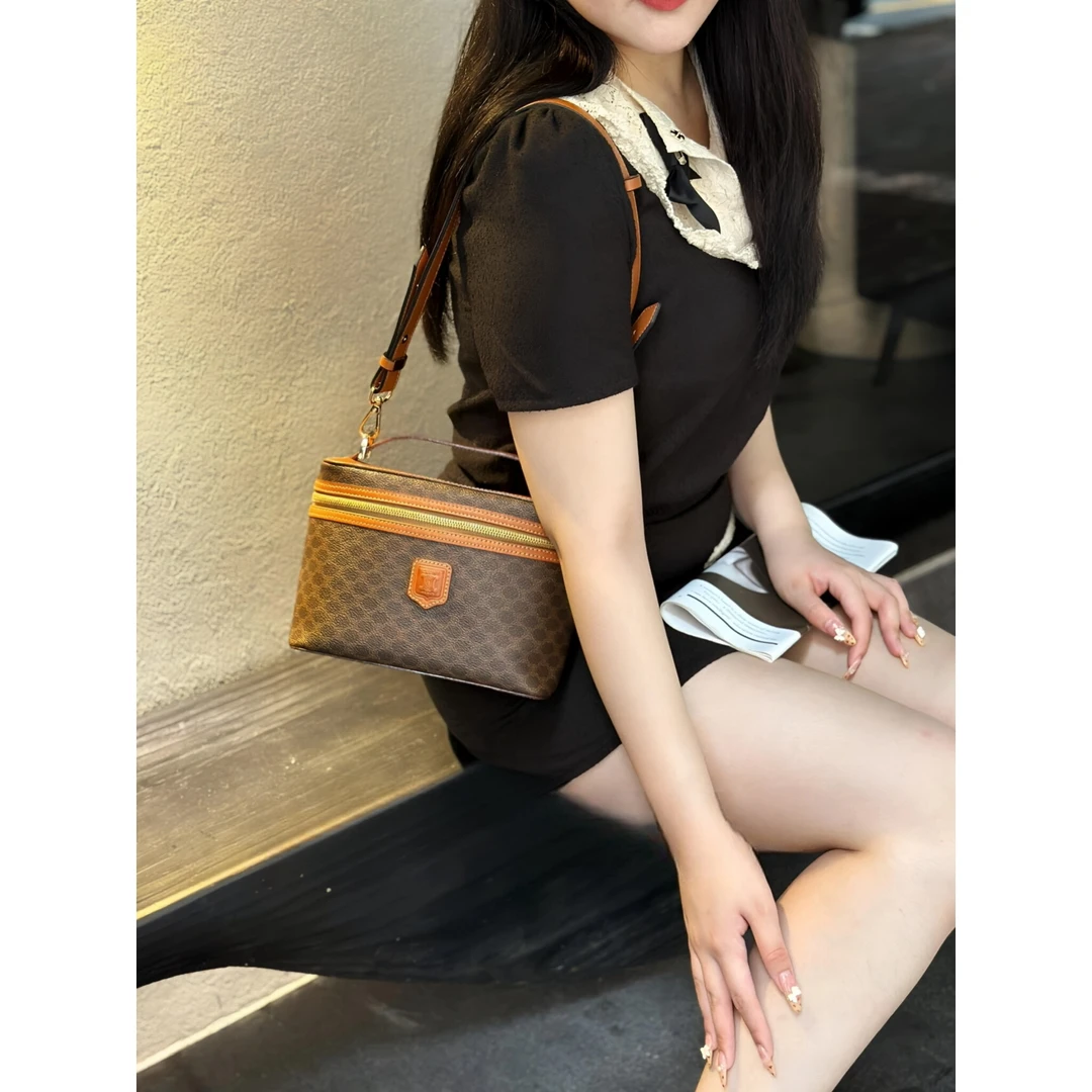 95新 Celine/思琳 肥肥中古/celine/化妆包