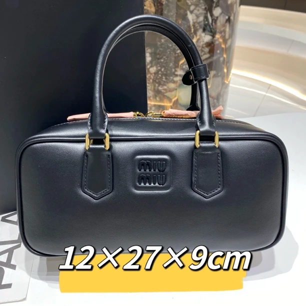 全新未使用 MIU MIU/缪缪 中号保龄球包斜挎包黑色22cm