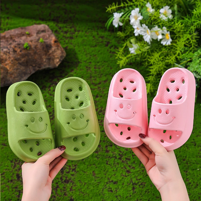 儿童洗澡浴室拖鞋夏季男女童防滑漏水厚底室内外软底居家凉拖鞋