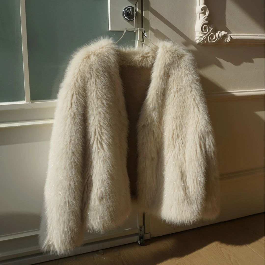 2024秋冬新款v领时尚韩系短款保暖女秋冬厚外套气质网红