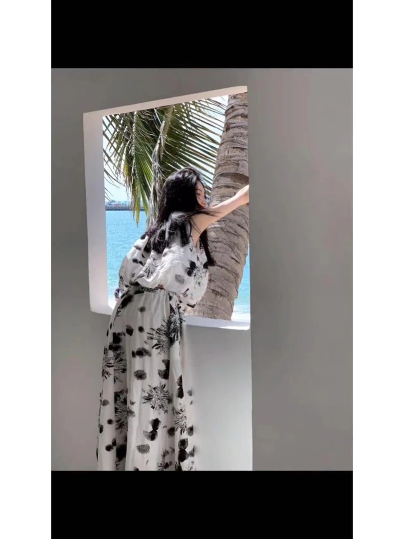 二静子  2024夏季新款（罗马假日）海滩度假极简约小众套装7667