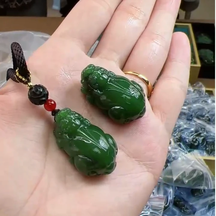 玉美人菲菲-36396碧玉貔貅吊坠*多样性发一