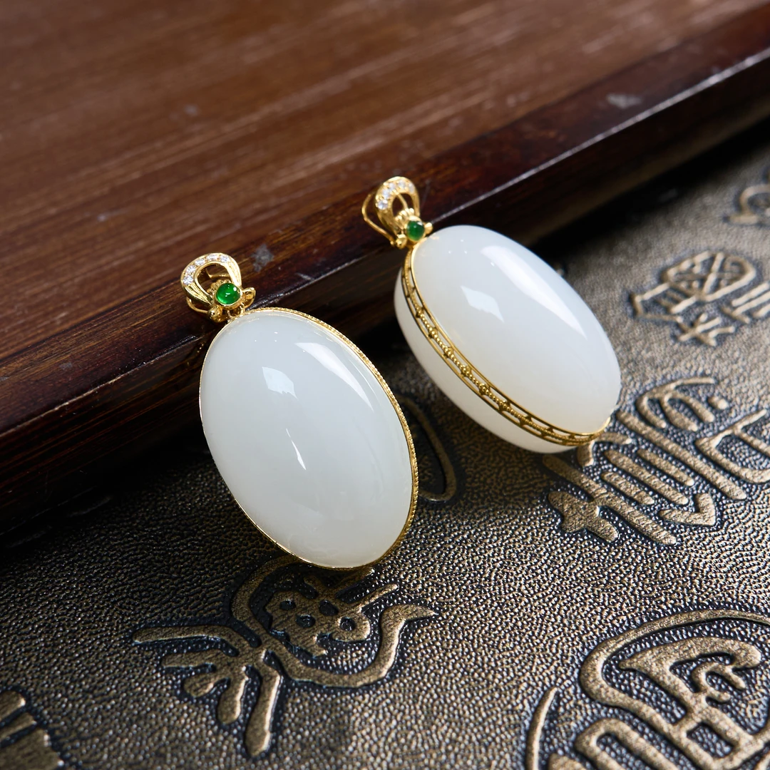 玉美人菲菲/18K和田玉吊坠-包边白玉蛋面约25*17mm/多样性发一