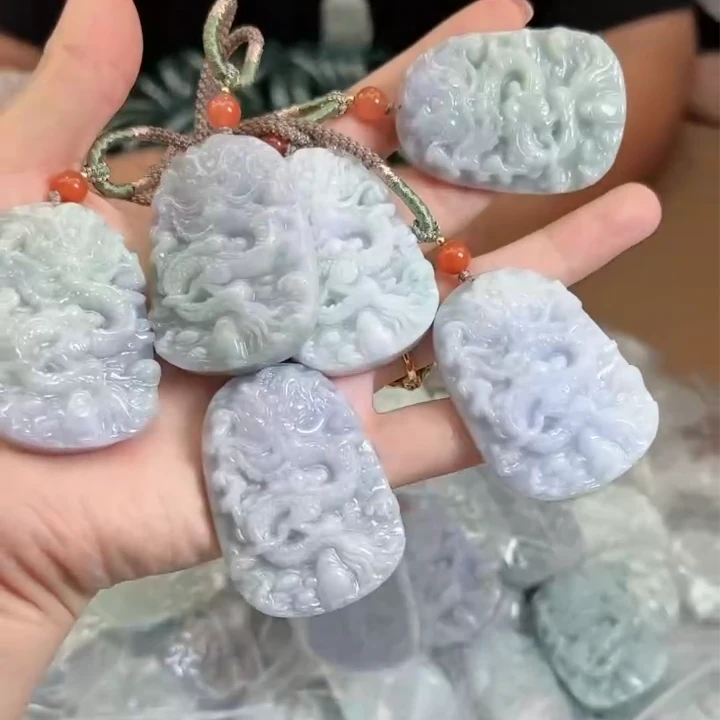 玉美人菲菲/ 40482翡翠吊坠龙牌53*37-多样性发一