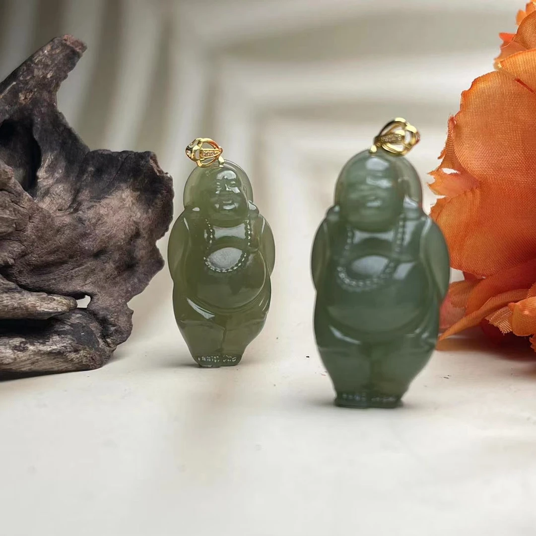 【春日珠宝】菲菲珠宝好*18K和田玉站佛约36*20mm吊坠/多样性发一