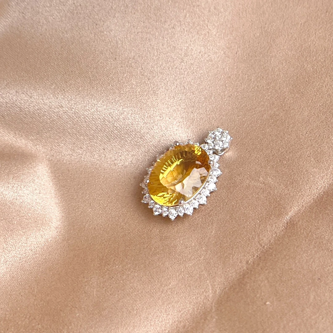 玉美人菲菲~S925黄水晶切割蛋面约26*17mm吊坠