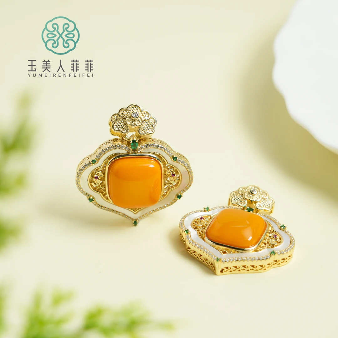 【春日珠宝】菲菲珠宝好*S925蜜蜡如意约36*34mm吊坠~多样性发一