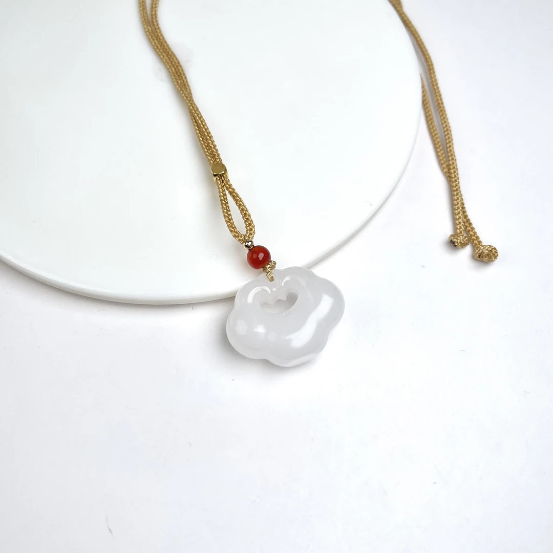 玉美人菲菲~45897金丝玉吉祥锁约24*30mm吊坠
