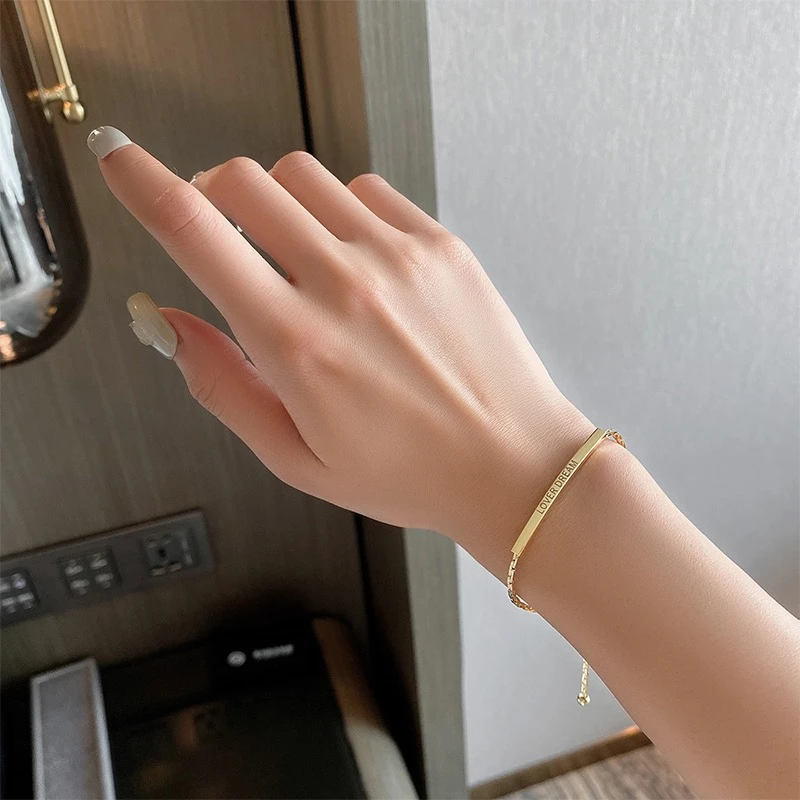 钛钢手链 1204英文字母手链女ins小众设计感手环气质轻奢手饰