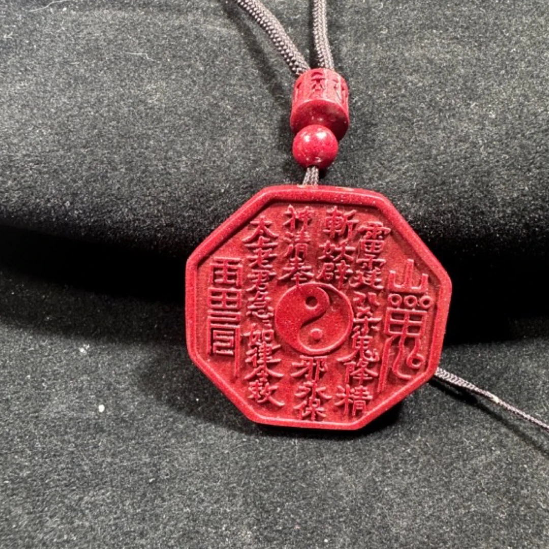 含辰砂工艺品高含量紫晶砂八卦山鬼吊坠14g