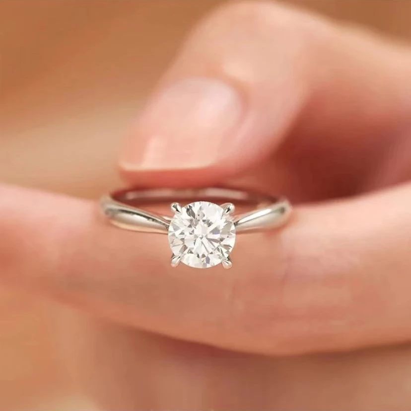 925银莫桑石银制品 【周家四爪】0.5-5克拉.经典镶嵌精致时尚经典款