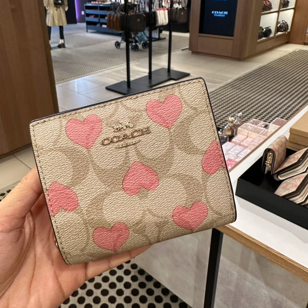 COACH蔻驰  新款情人节限量款女士老花按扣短款钱包零钱包CQ145